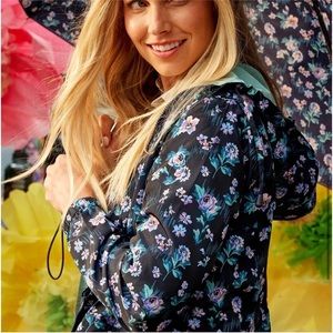 NWT Vera Bradley Women's Packable Water Resistant Raincoat Size M (8-10) ☔️